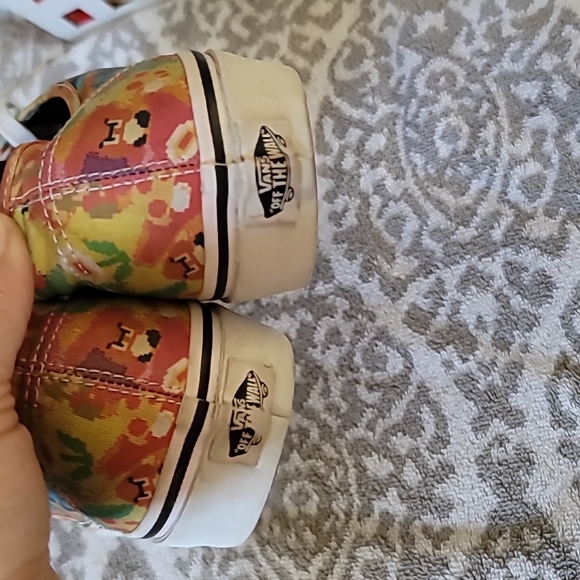 STUNNING NINTENDO MARIO BROTHERS AUTHENTIC VANS - Picture 3 of 11